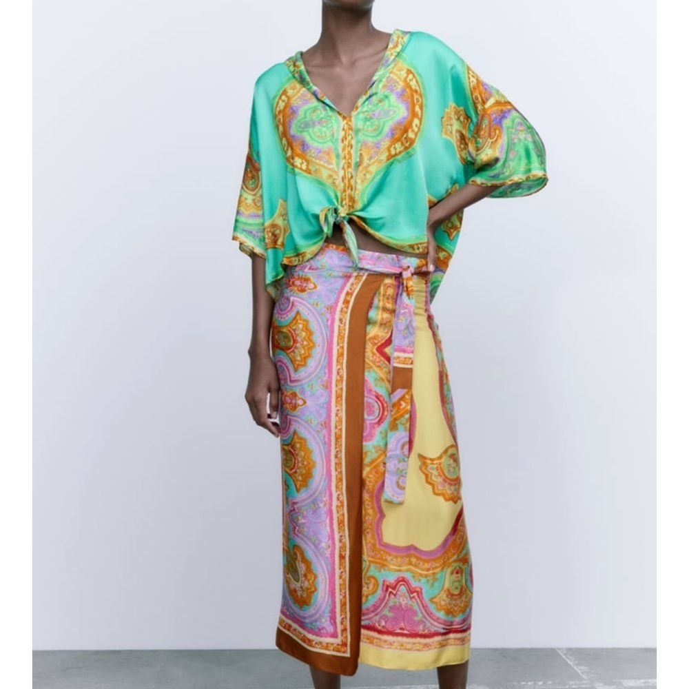 Flowy Printed Tie Front Pull Over  Blouse